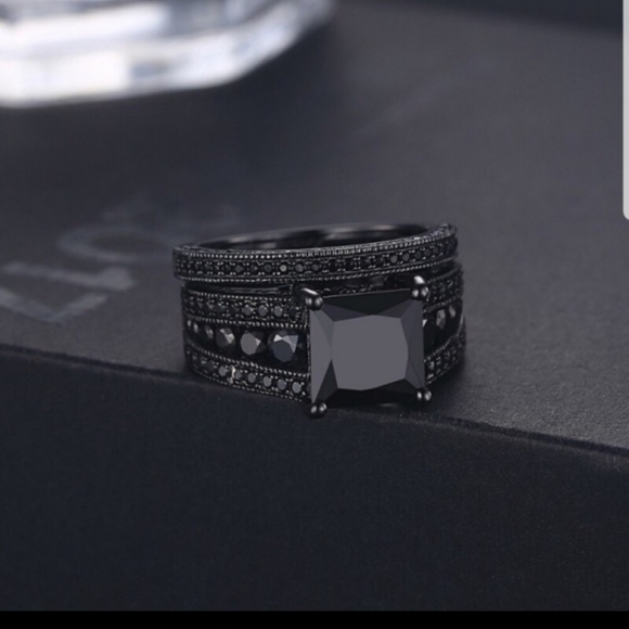 NEW💍 18K BLACK SAPPHIRE STERLING SILVER Ring - Picture 4 of 8